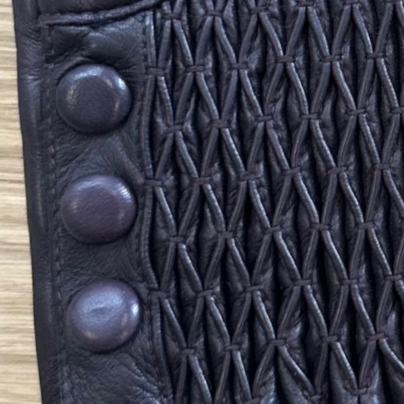 Purple Leather Gloves w/ Accordian Patterned Wrist Placket & Buttons - Size 7-8 - Picture 9 of 12